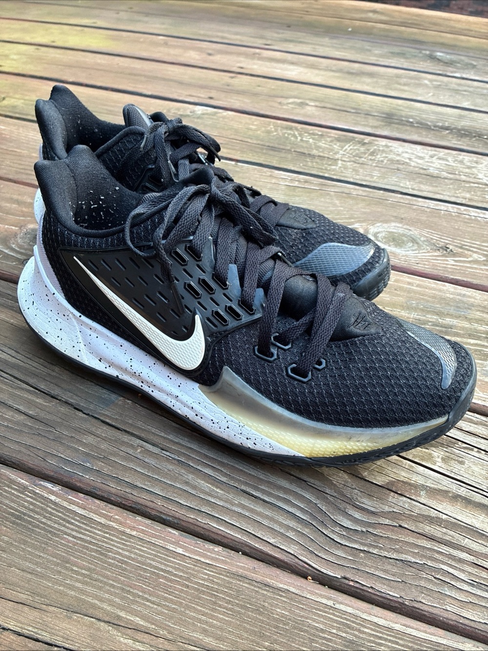 Nike Kyrie low 2 Black/White AV6337-002 Men’s Size 12